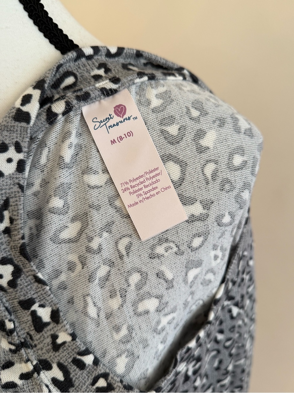 Sweet treasures - Soft Gray Leopard-Print Long Sleeve Top size medium - Picture 5 of 5